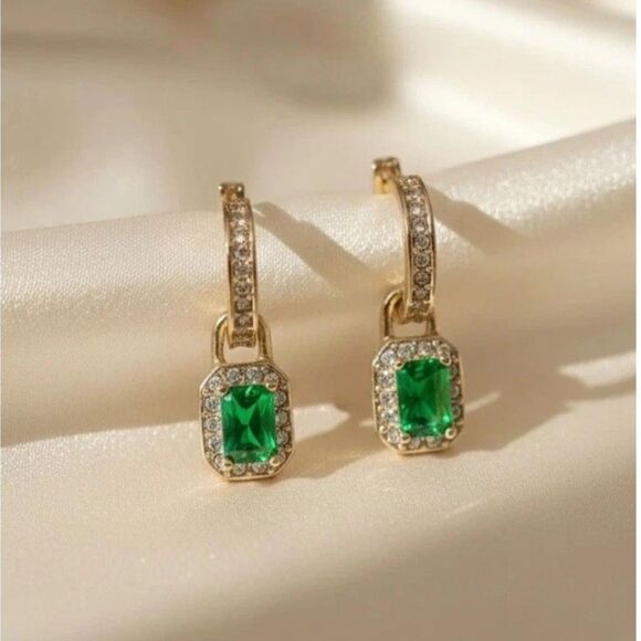 Source Unknown Jewelry - Green Clear Gold MAY BIRTHSTONE EMERALD COLOR DANGLE EARRINGS GV9 Stamp